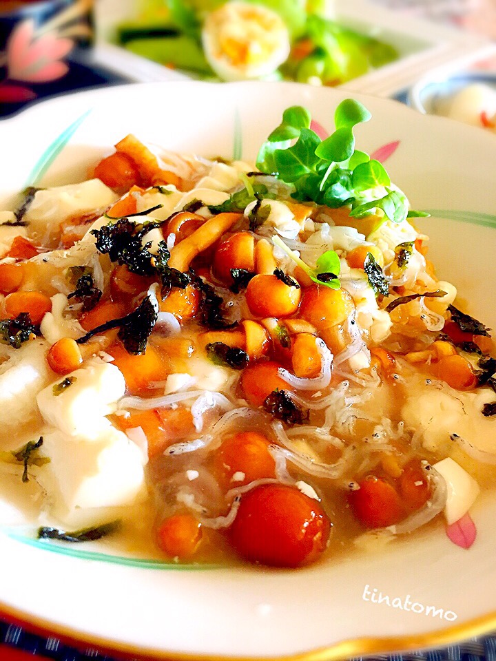 なめことじゃこ、お豆腐、ちくわで中華丼！